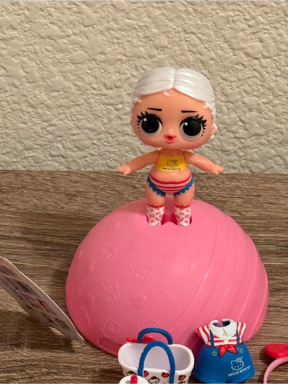 L.O.L Surprise! Loves Hello Kitty and Friends Doll HELLO KITTY QT